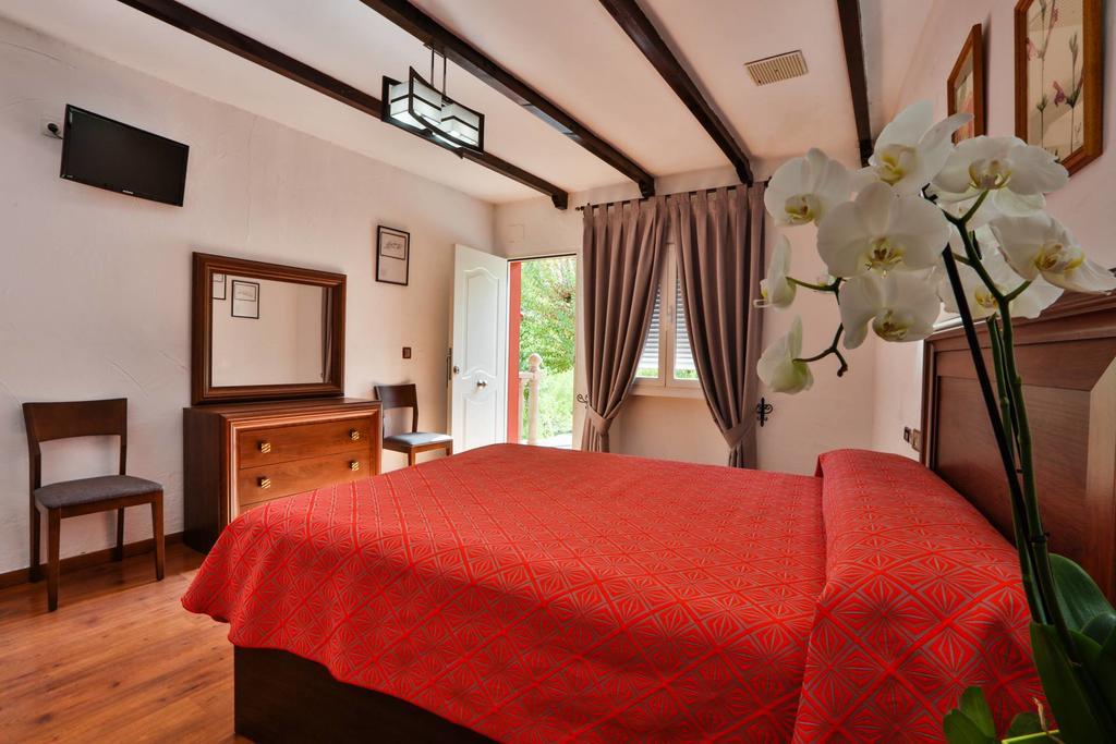 Hotel Rural Noguera De La Sierpe أرويو فريو الغرفة الصورة